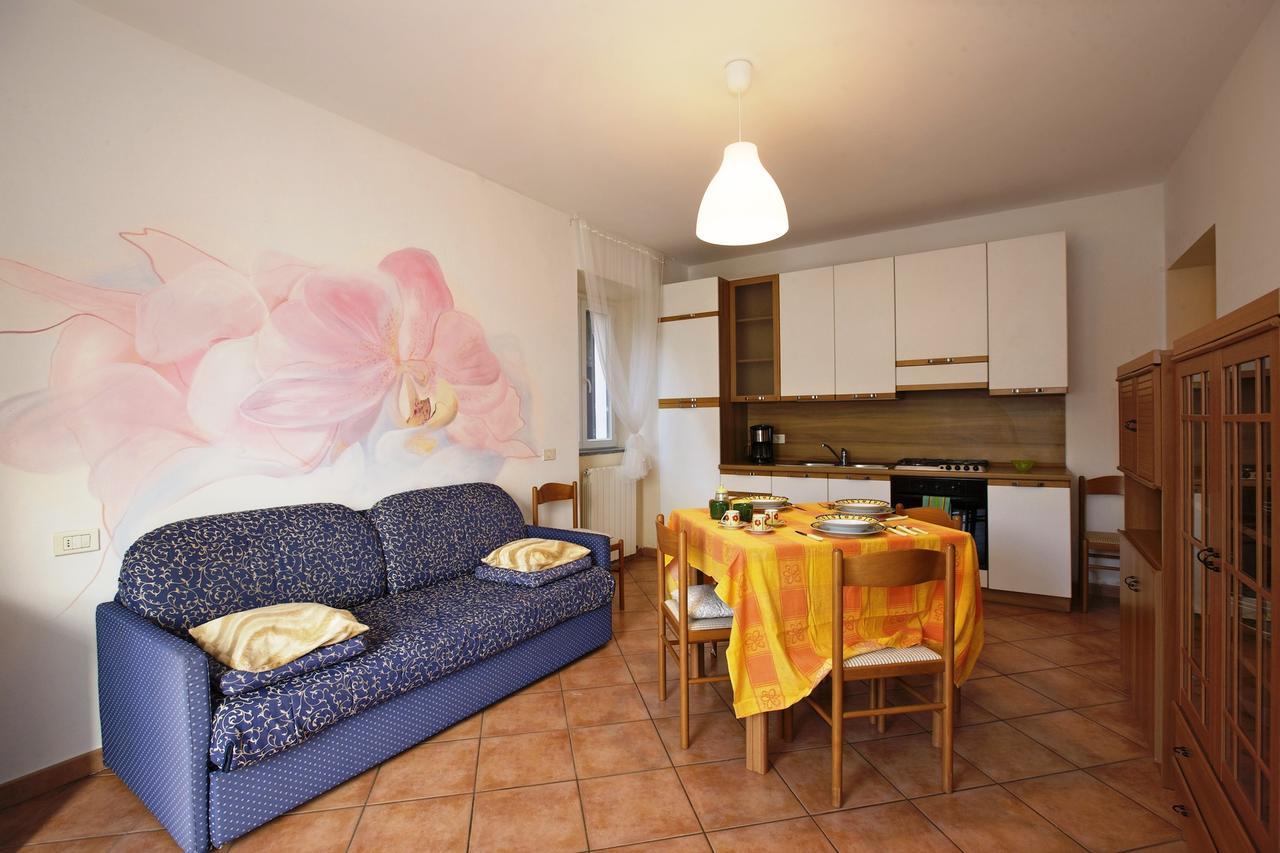 Bella Casa Alla Spiaggia Tronzano Lago Maggiore Extérieur photo