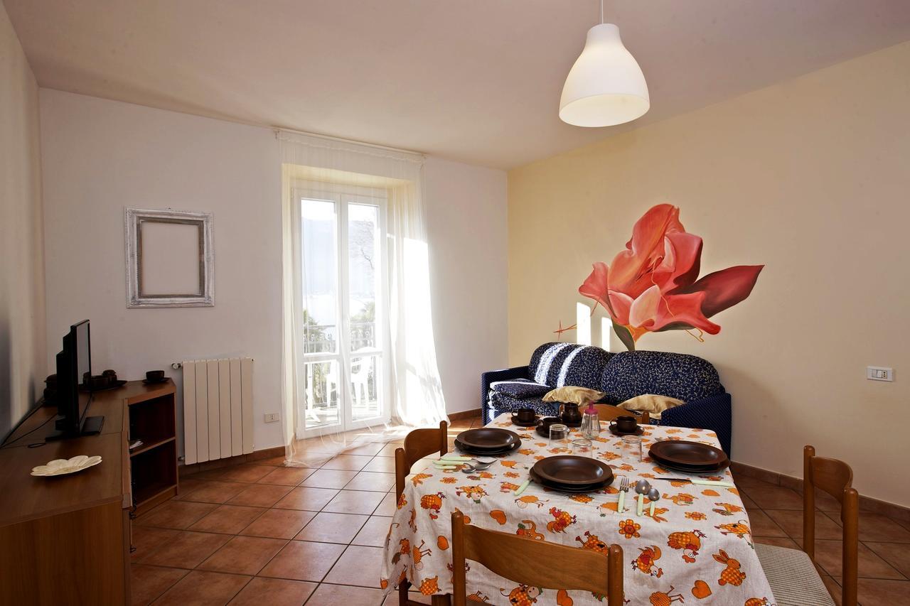Bella Casa Alla Spiaggia Tronzano Lago Maggiore Extérieur photo