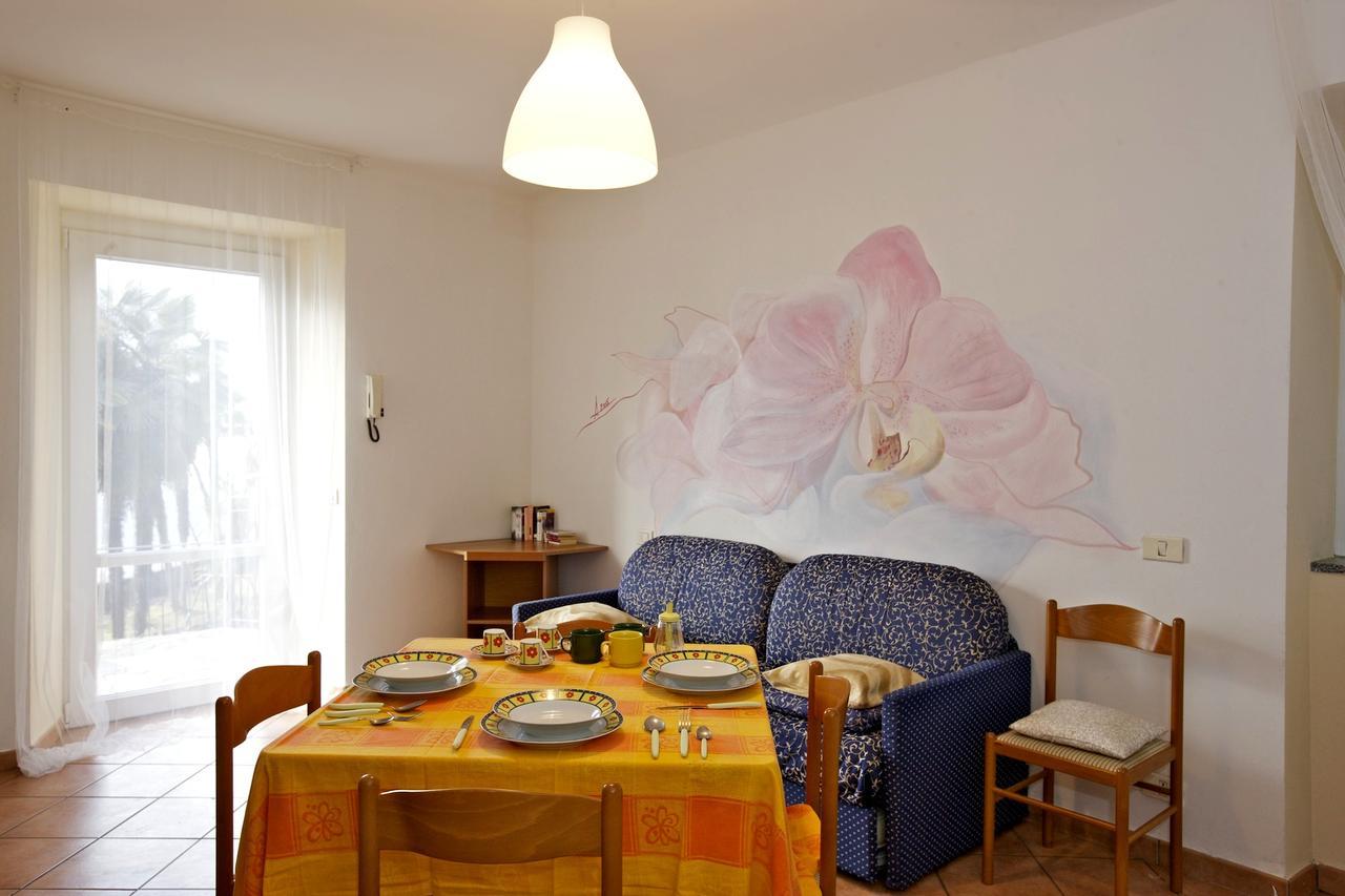 Bella Casa Alla Spiaggia Tronzano Lago Maggiore Extérieur photo